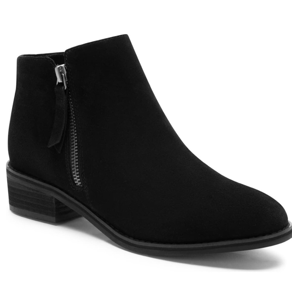 BLONDO Linda black suede waterproof booties.